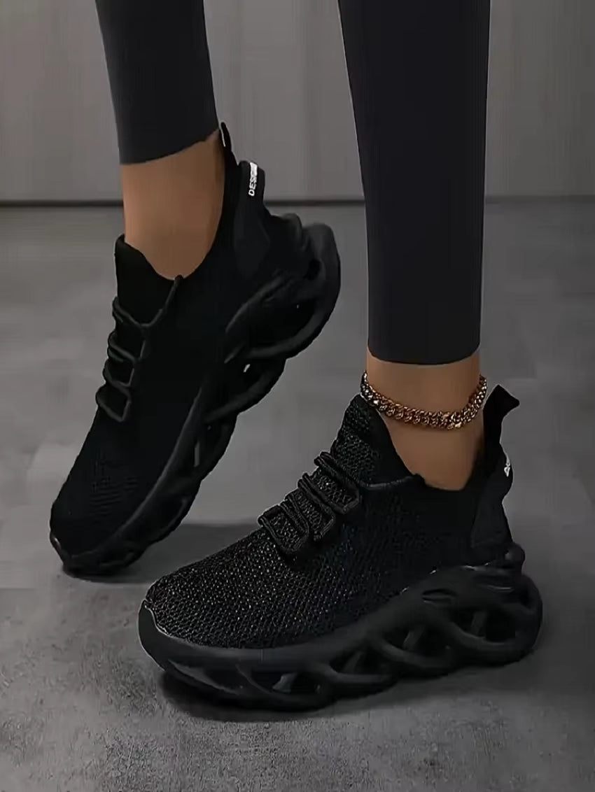 Men's Lightweight Breathable Mesh Sneakers for Outdoor Activities and Jogging