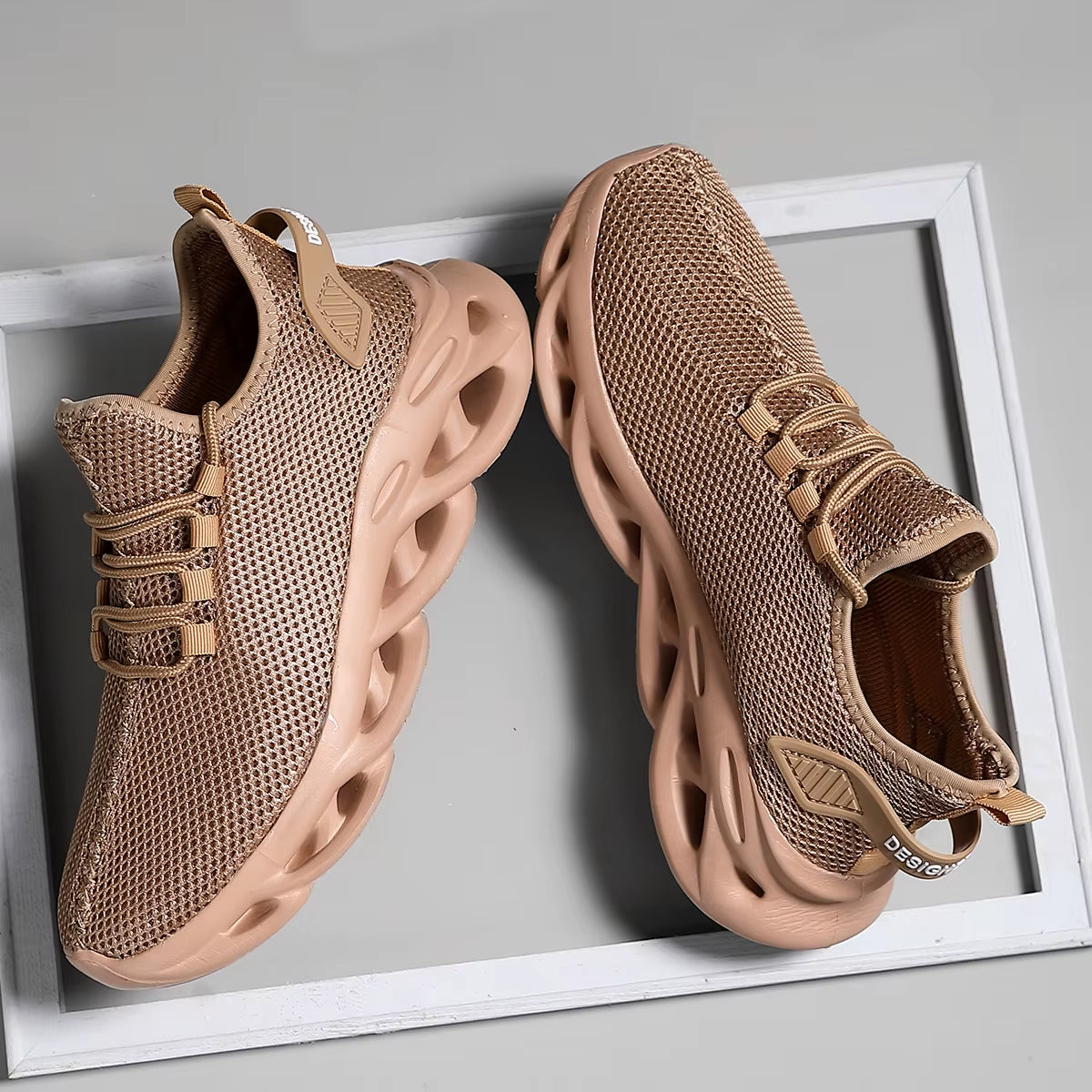 Men's Lightweight Breathable Mesh Sneakers for Outdoor Activities and Jogging