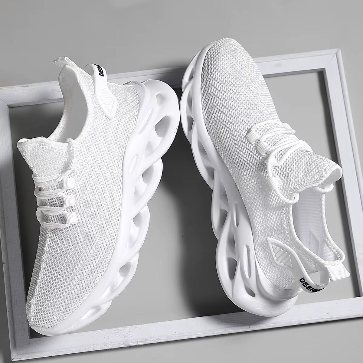 Men's Lightweight Breathable Mesh Sneakers for Outdoor Activities and Jogging