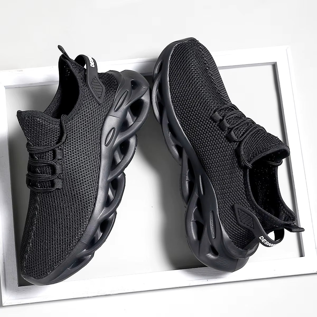 Men's Lightweight Breathable Mesh Sneakers for Outdoor Activities and Jogging